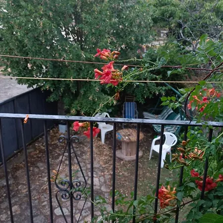 Casa La Tia Bruja - B *